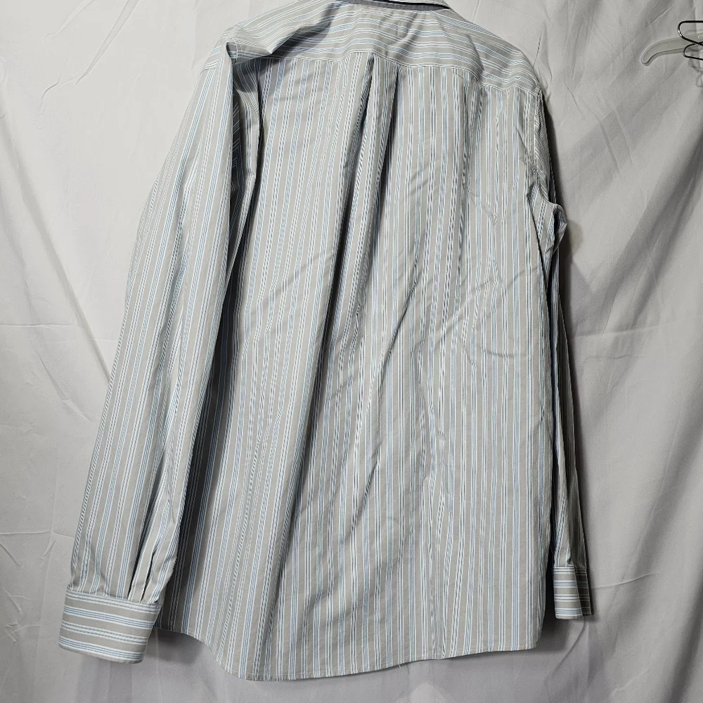 Eddie Bauer wrinkle resistant relaxed fit